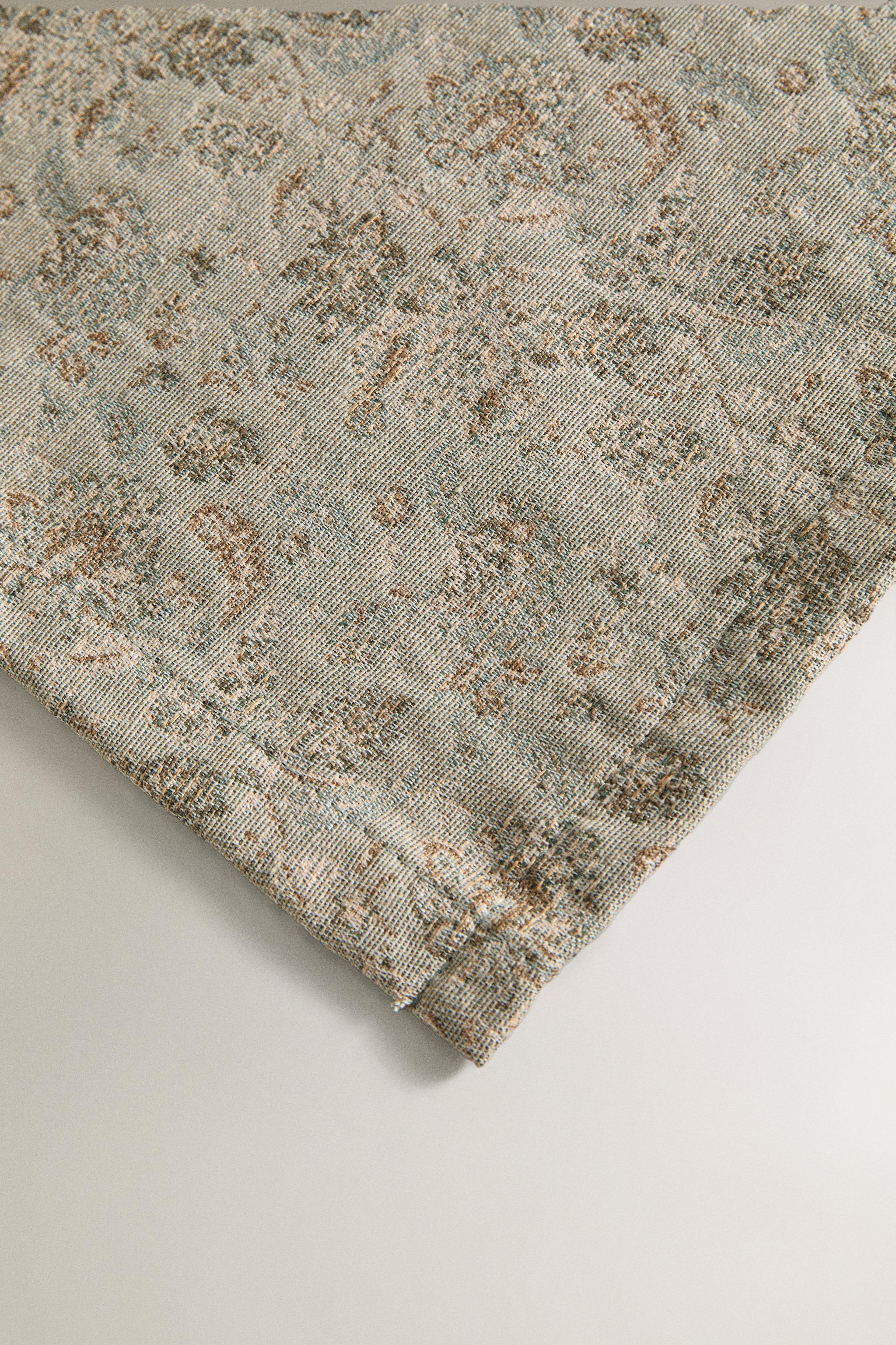 FLORAL JACQUARD TABLECLOTH